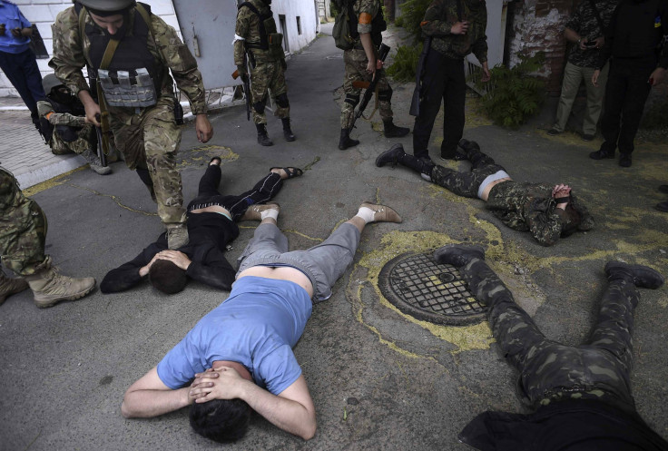 Ukraine: Russian POWs in Mariupol