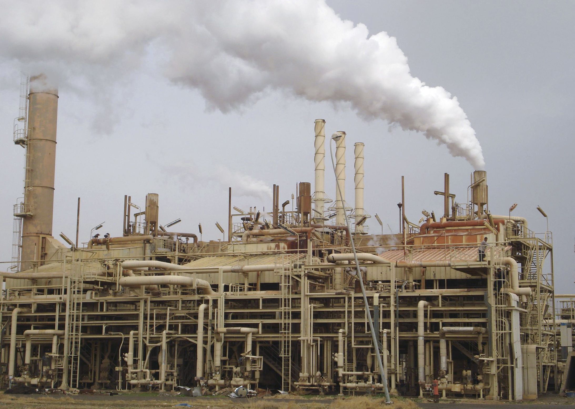 Iraq Battles To Hold Biggest Refinery | IBTimes