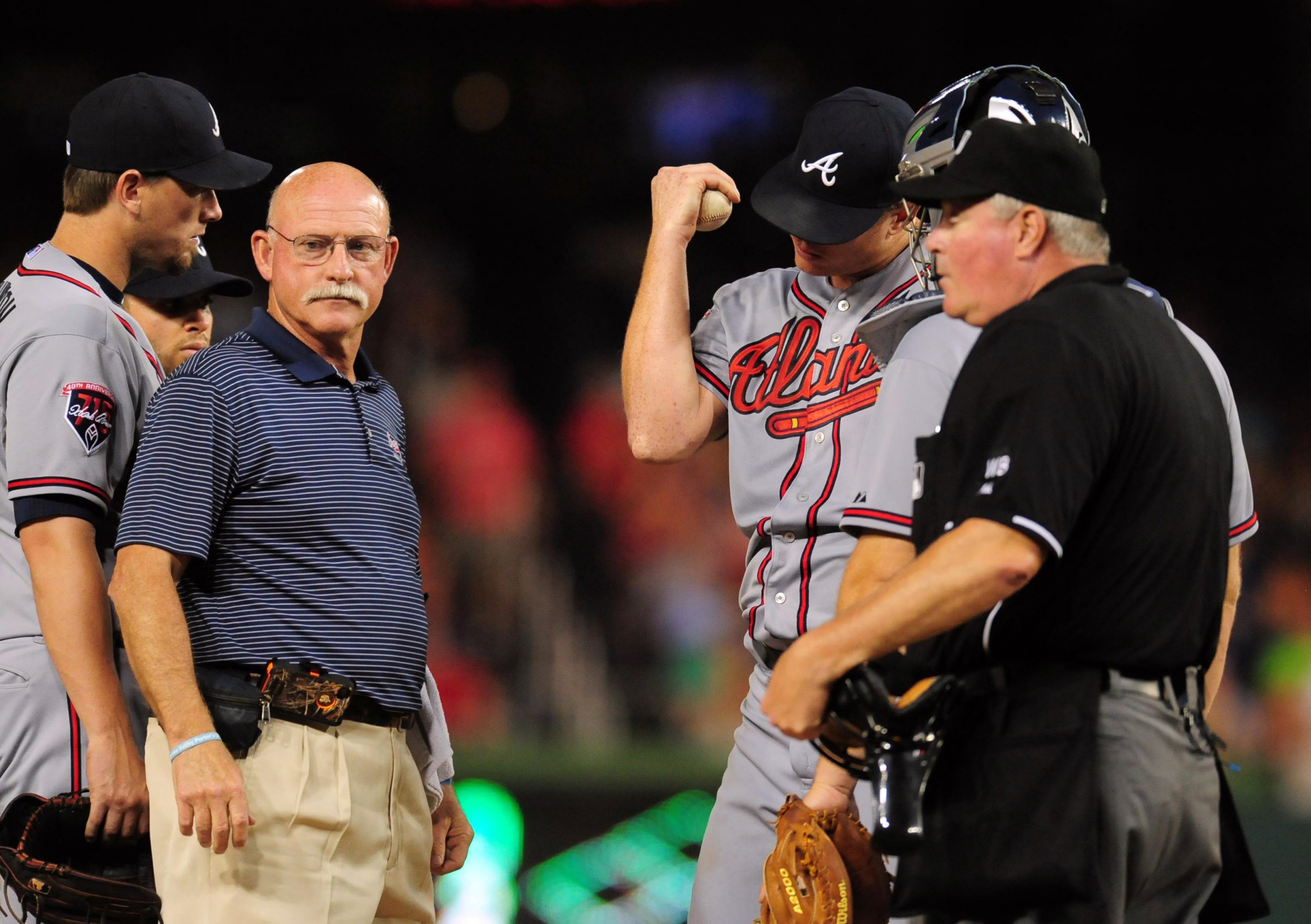 Gavin Floyd Elbow Injury Photo: Braves Pitcher Suffers Gruesome ...