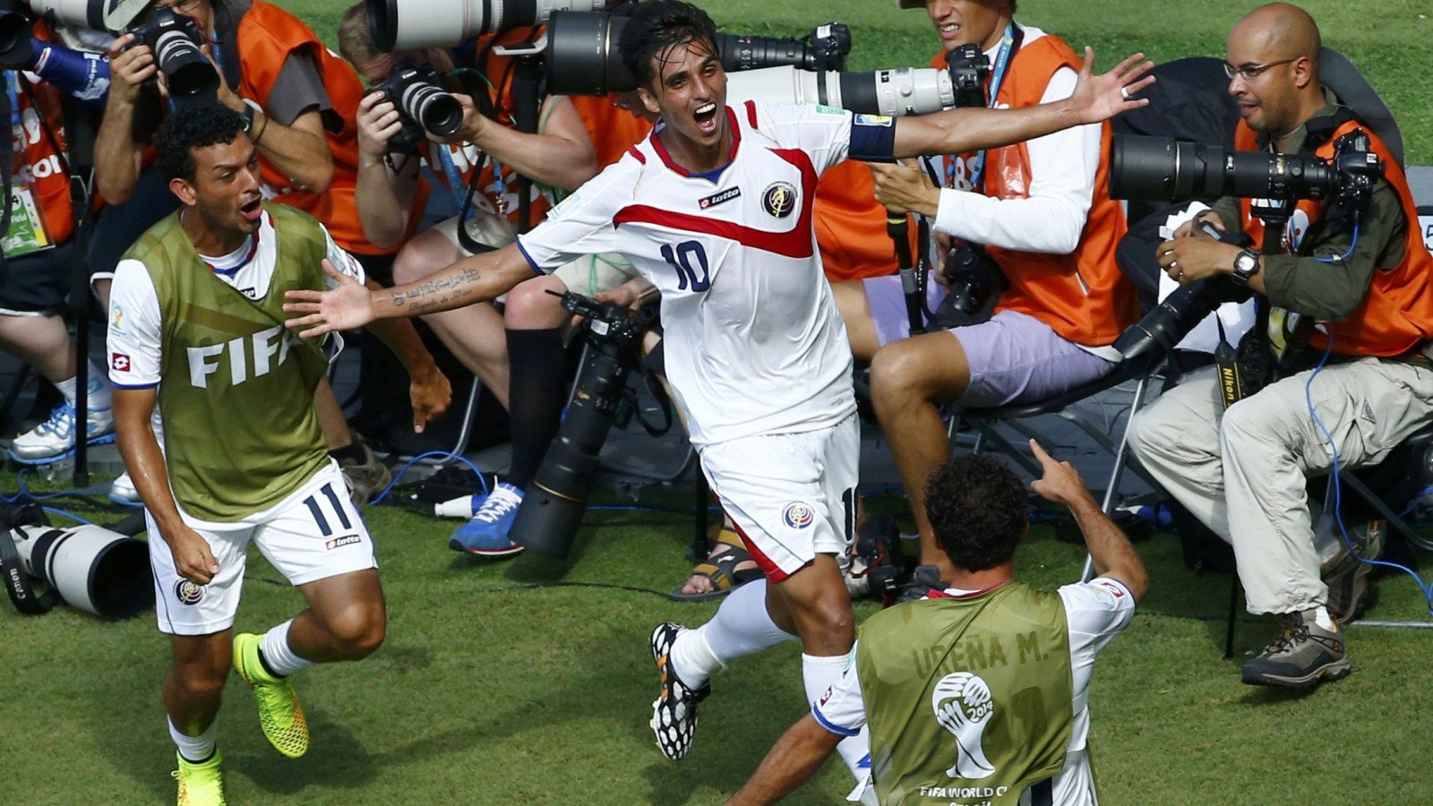 Bryan Ruiz Thủ Lĩnh Tinh Thần Của Trung Mỹ - Hành Trình Đầy Cảm Hứng và Thành Công Rực Rỡ Bryan Ruiz Thủ Lĩnh Tinh Thần Của Trung Mỹ - Hành Trình Đầy Cảm Hứng và Thành Công Rực Rỡ