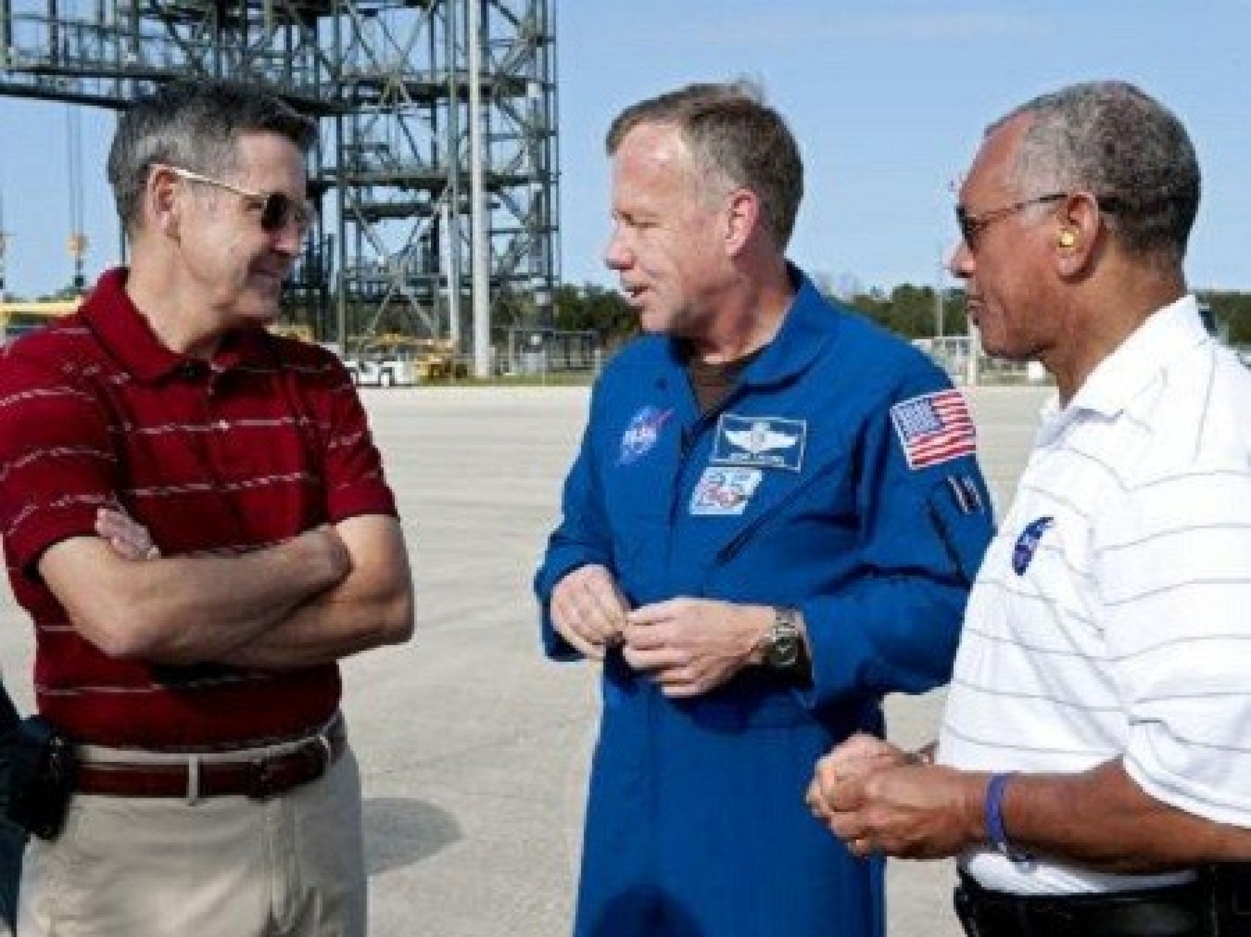 Discoverys STS-133 Commander with NASA Administrator