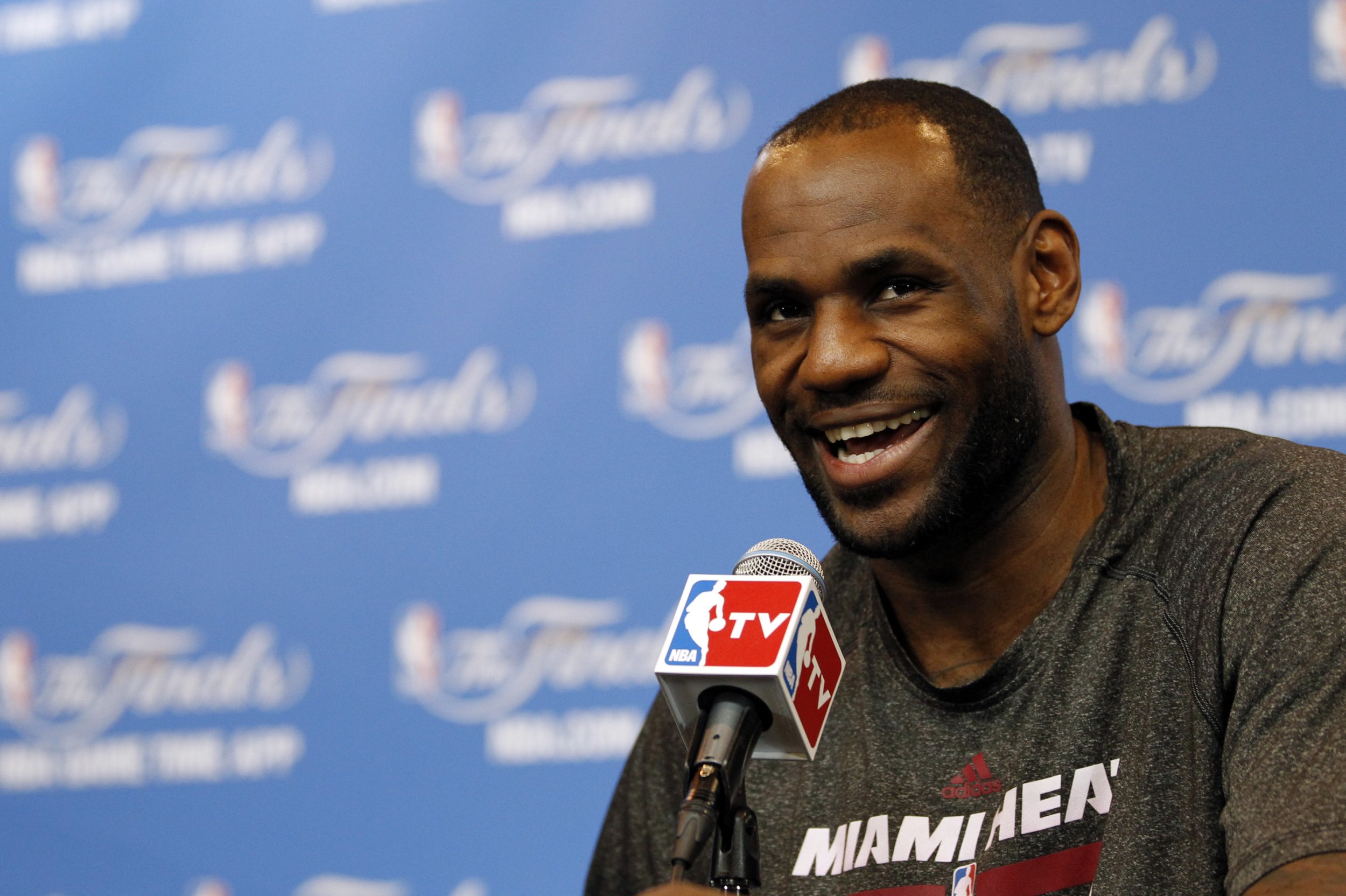 LeBron Moving Trucks: Auto Transports Outside James' Miami Home Drive ...