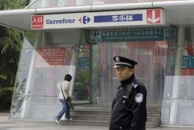China fines Carrefour, Wal-Mart a combined $1.5 mln