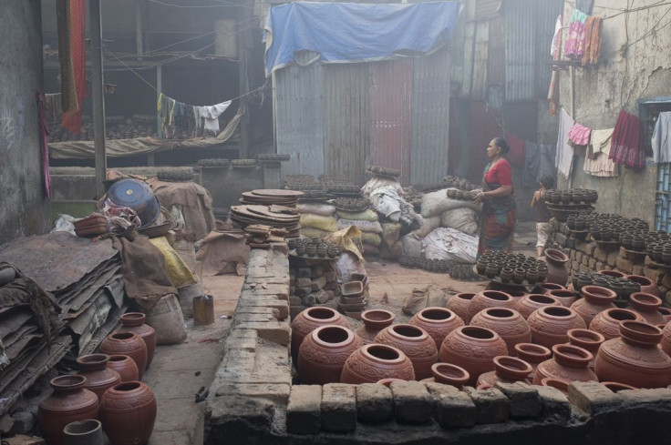 Pottery_unit_in_Dharavi,_Mumbai
