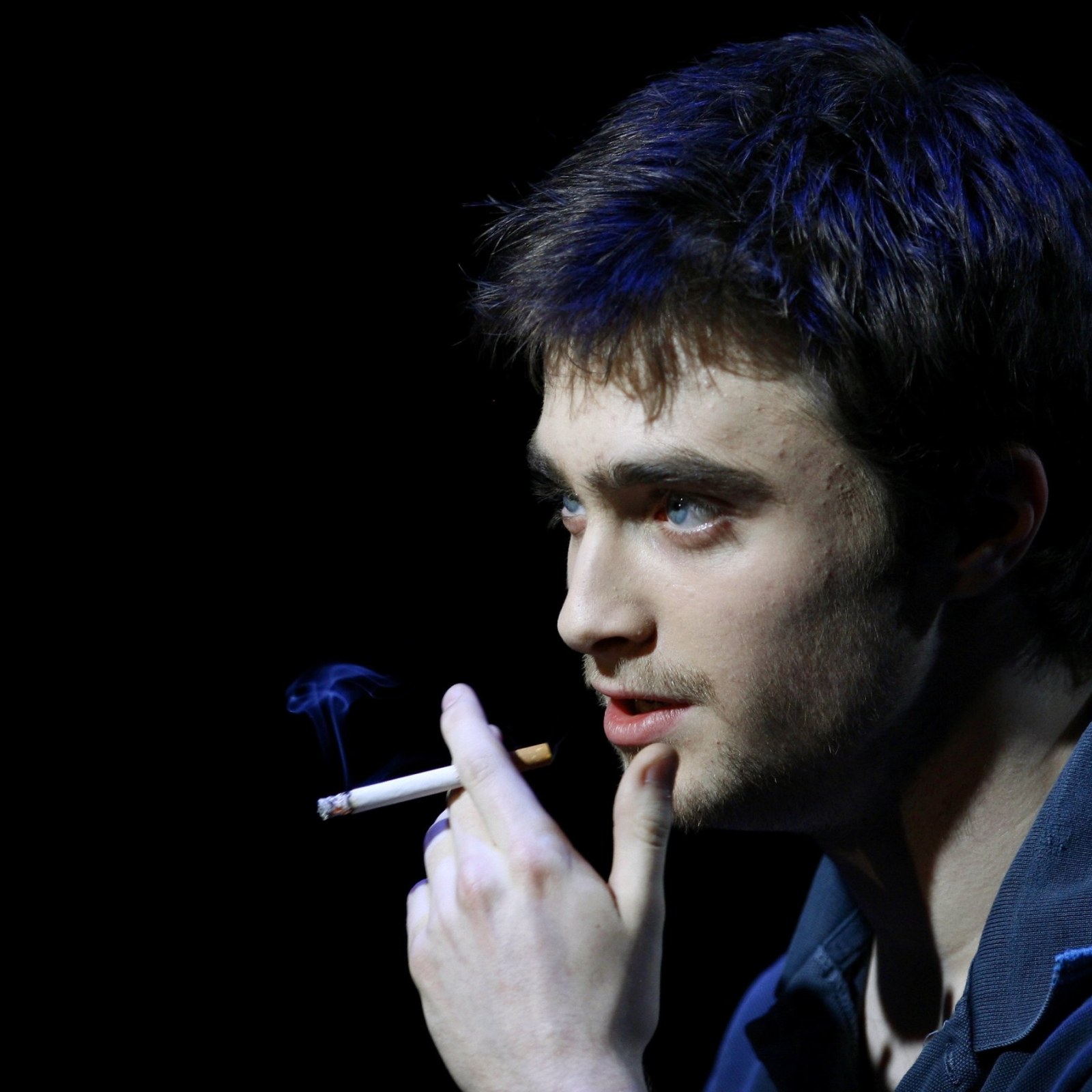 daniel radcliffe dogs cigarette Daniel Radcliffe Going To Rehab? 'Harry Potter' Star Reportedly Seeking Smoking Addiction Treatment daniel radcliffe dogs cigarette Daniel Radcliffe Going To Rehab? 'Harry Potter' Star Reportedly Seeking Smoking Addiction Treatment