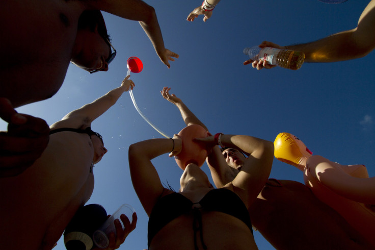 Students drinking on Spring Break