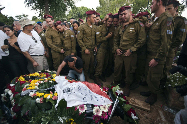 IDF soldiers mourn death of Israeli soldier.