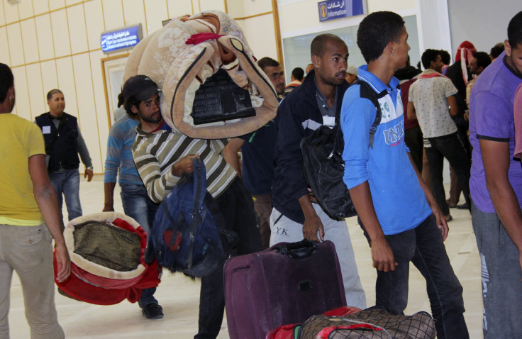 Egyptian Workers Leaving Libya_Aug06