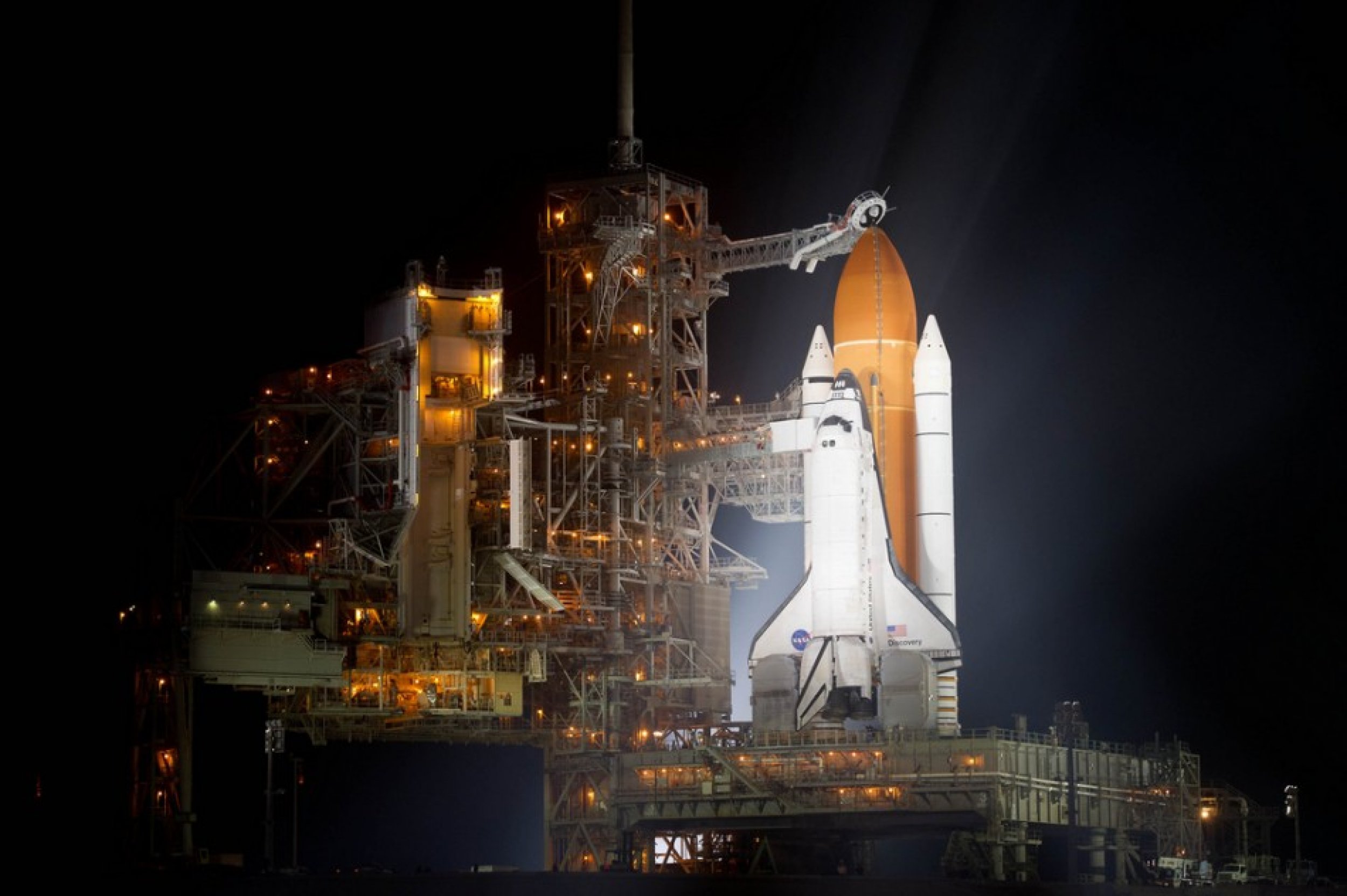 Glimpses before NASAs Discovery Shuttle takes off PHOTOS