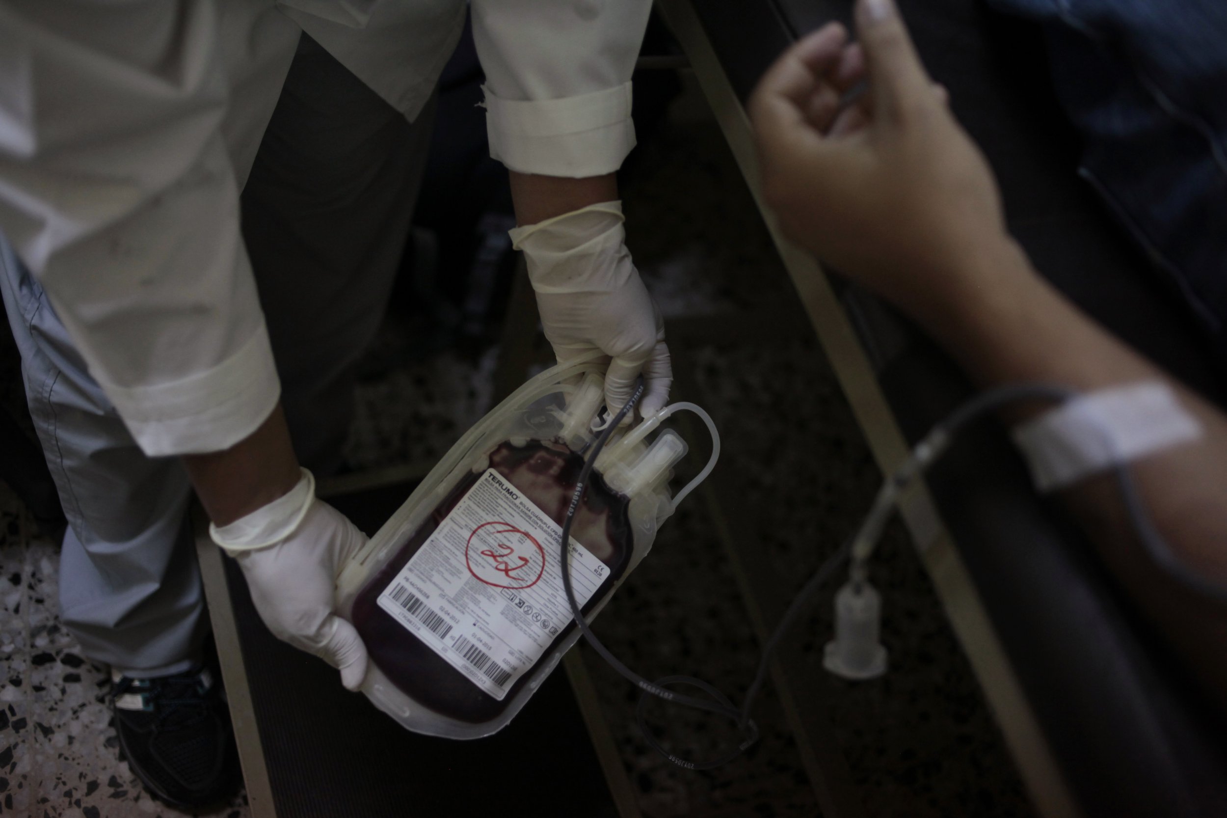 china-blood-donation-scandal-7-people-arrested-for-forcing-school