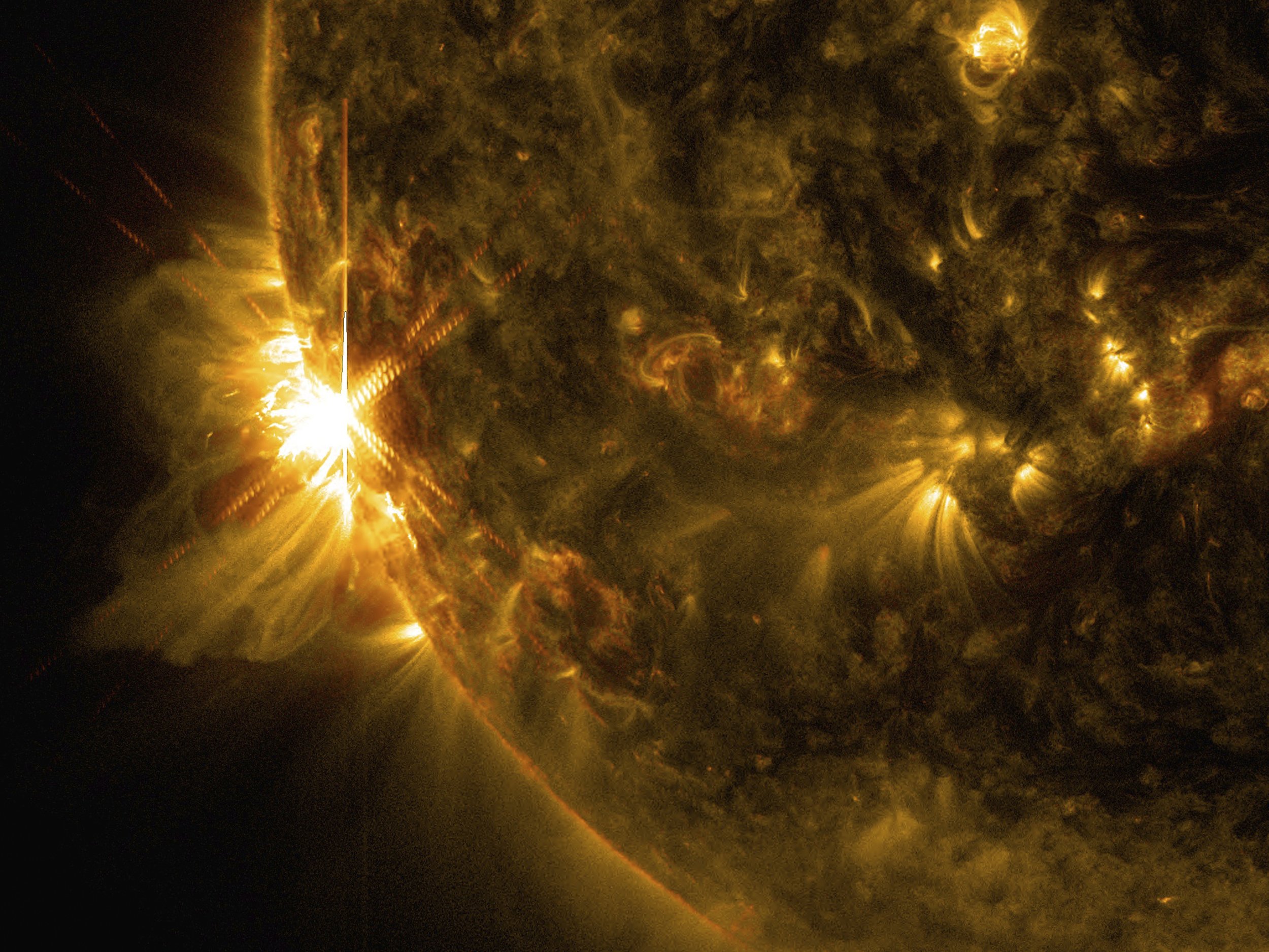 Солнечный свет достигает земли за 8 минут. Снимки солнца. Солнце из космоса. Солнце в космосе. Солнечные вспышки.