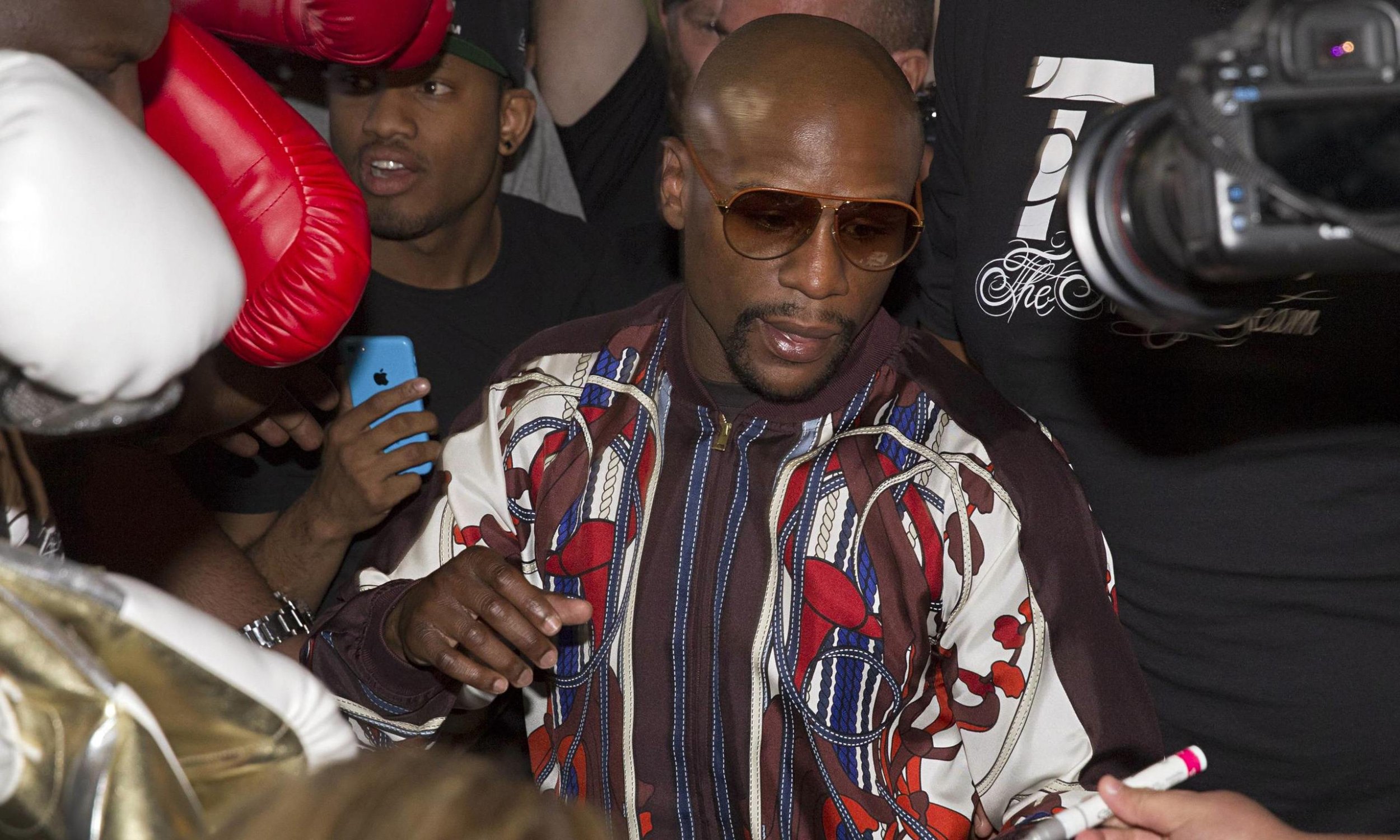 Floyd Mayweather to make at least $220 million from fight against Manny  Pacquiao - ESPN