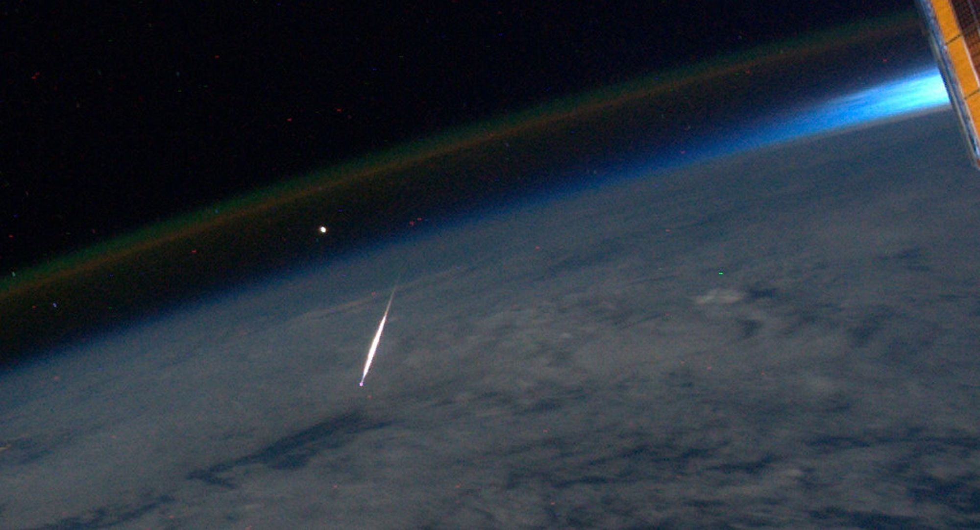 Giant ‘Fireball’ Explodes Over Eastern US, Lights Up The Night Sky ...