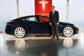 Elon Musk Tesal Model S