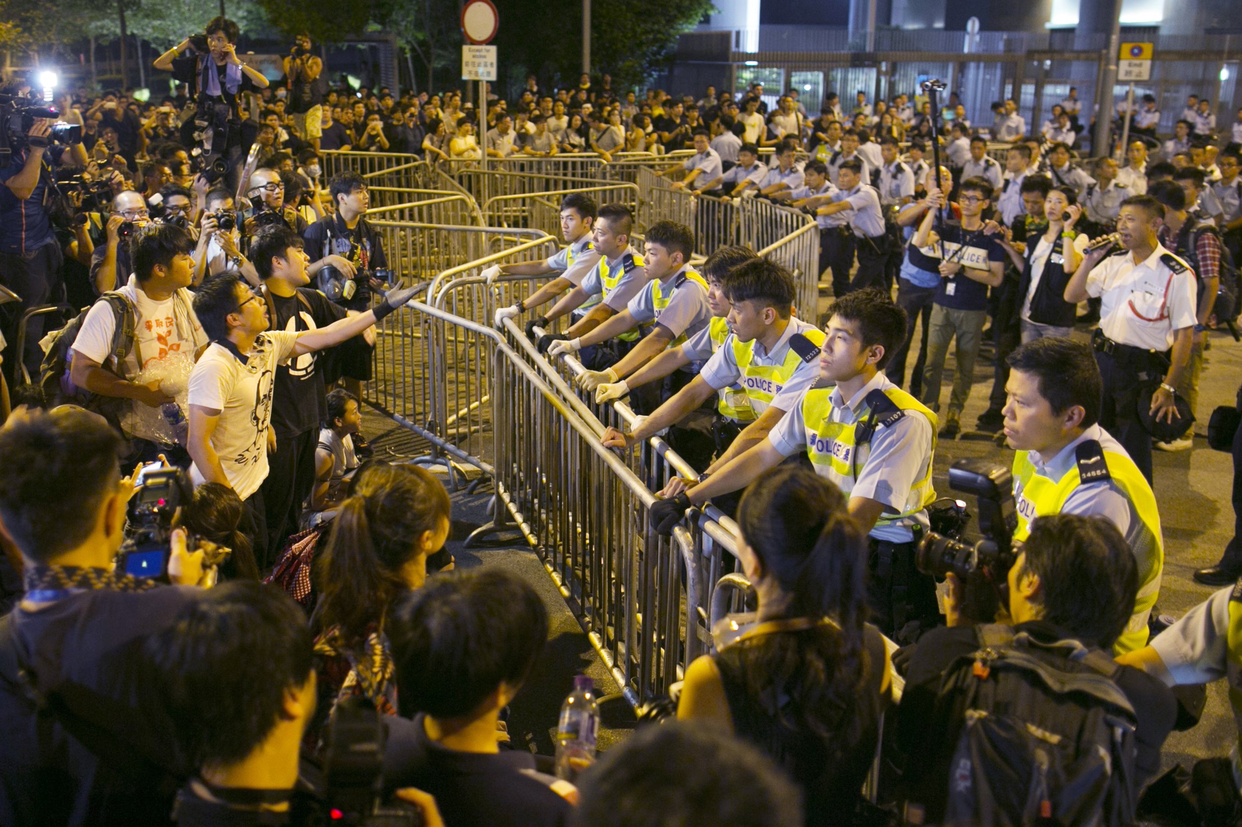 Hong Kong Protests 2014 Tensions Escalate Outside Government Complex