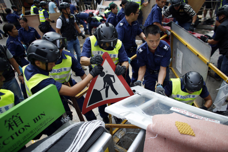 Hong Kong Police Remove Barricades