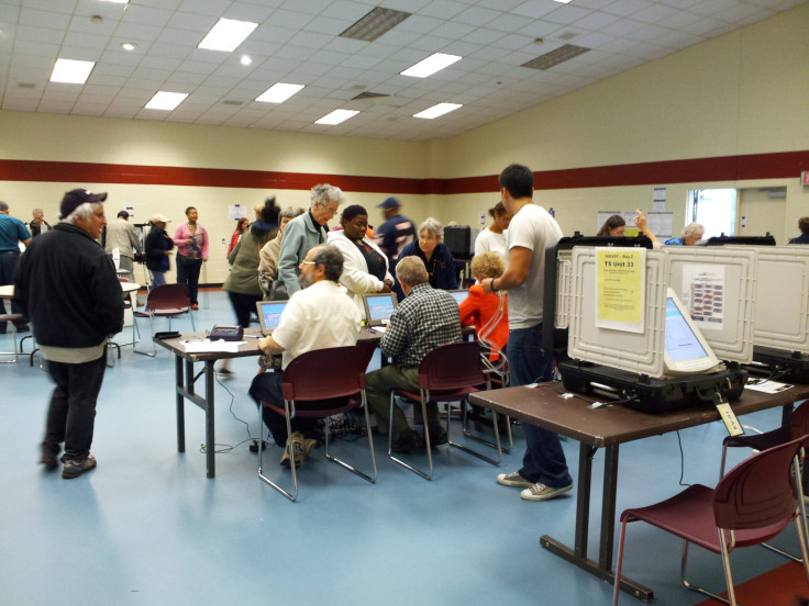 Early_voting_at_Bauer_Drive_Community_Recreation_Center