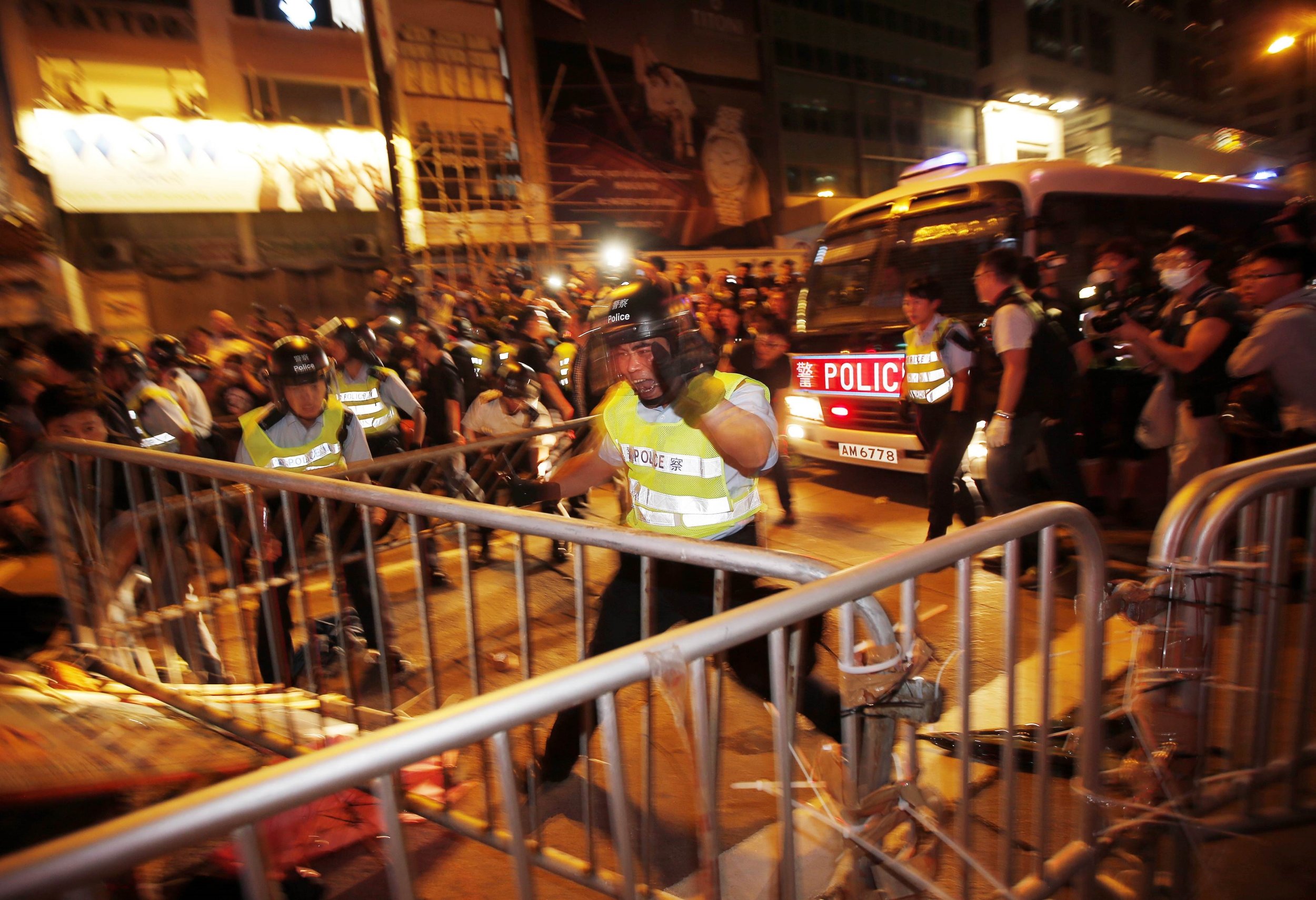 Hong Kong Protests Turn Violent In Mong Kok: Police In Riot Gear Clash ...