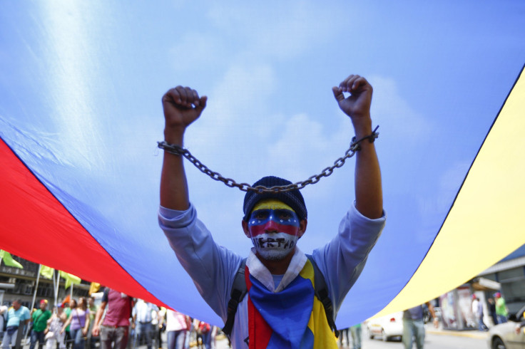 2014-10-18T185733Z_1513380629_GM1EAAJ081H01_RTRMADP_3_VENEZUELA-PROTEST