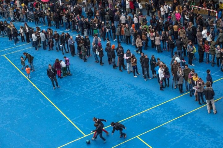 catalans-queue-vote-barcelona-today-getty