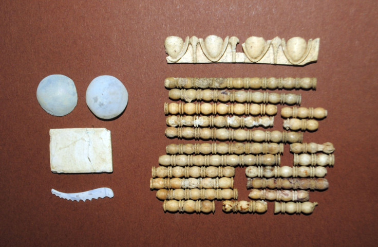 Greece tomb artifacts