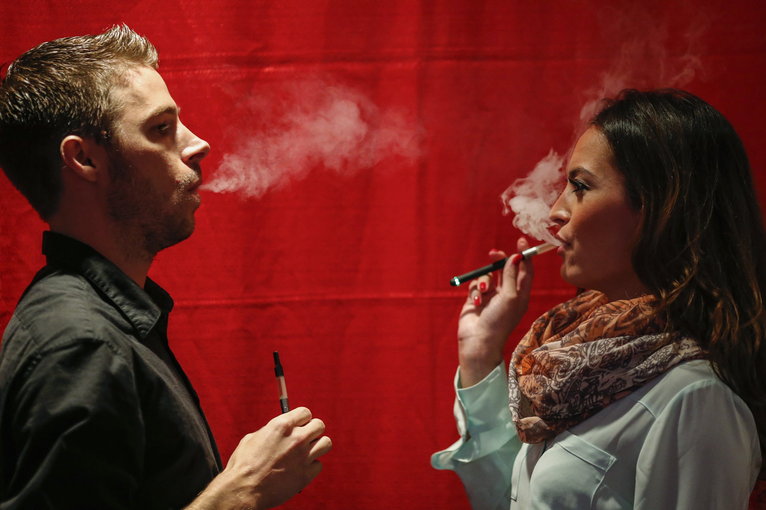 Teens Smoking E Cigarettes Marketing May Be To Blame For Increase