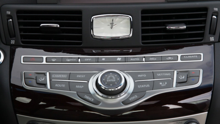 Infiniti Q70S Center Console