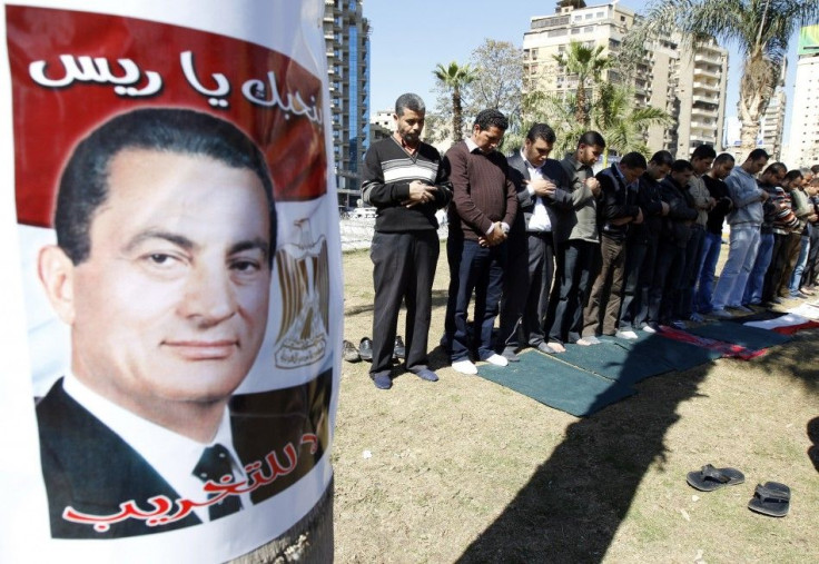 Supporters of former Egyptian President Hosni Mubarak pray outside Moustafa Mahmoud Mosque in Mohandessin neighborhood in Cairo