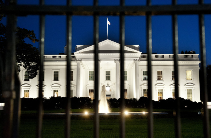 Woman arrested White House Gun