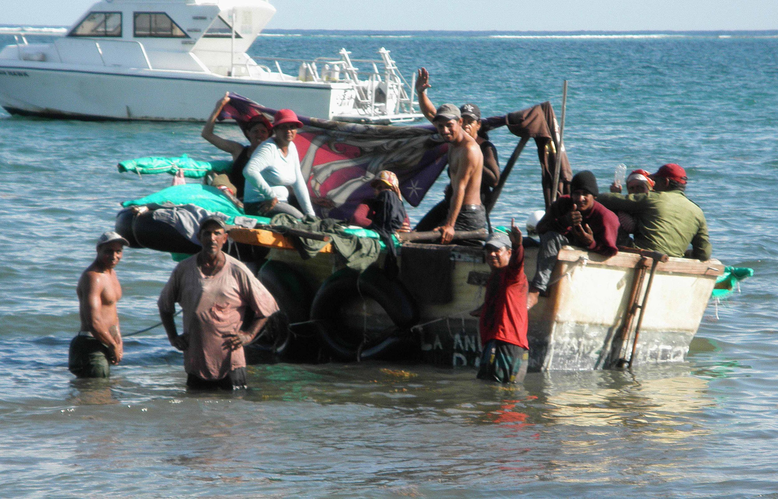 Cuban Migrants Set Sail From Cayman Islands In Ramshackle Boat [photos]