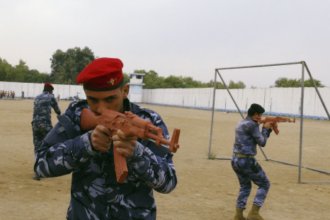 Iraqi tribesmen train