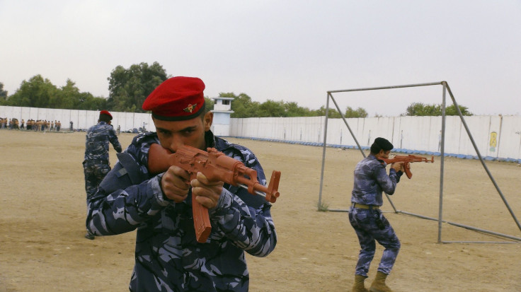 Iraqi tribesmen train