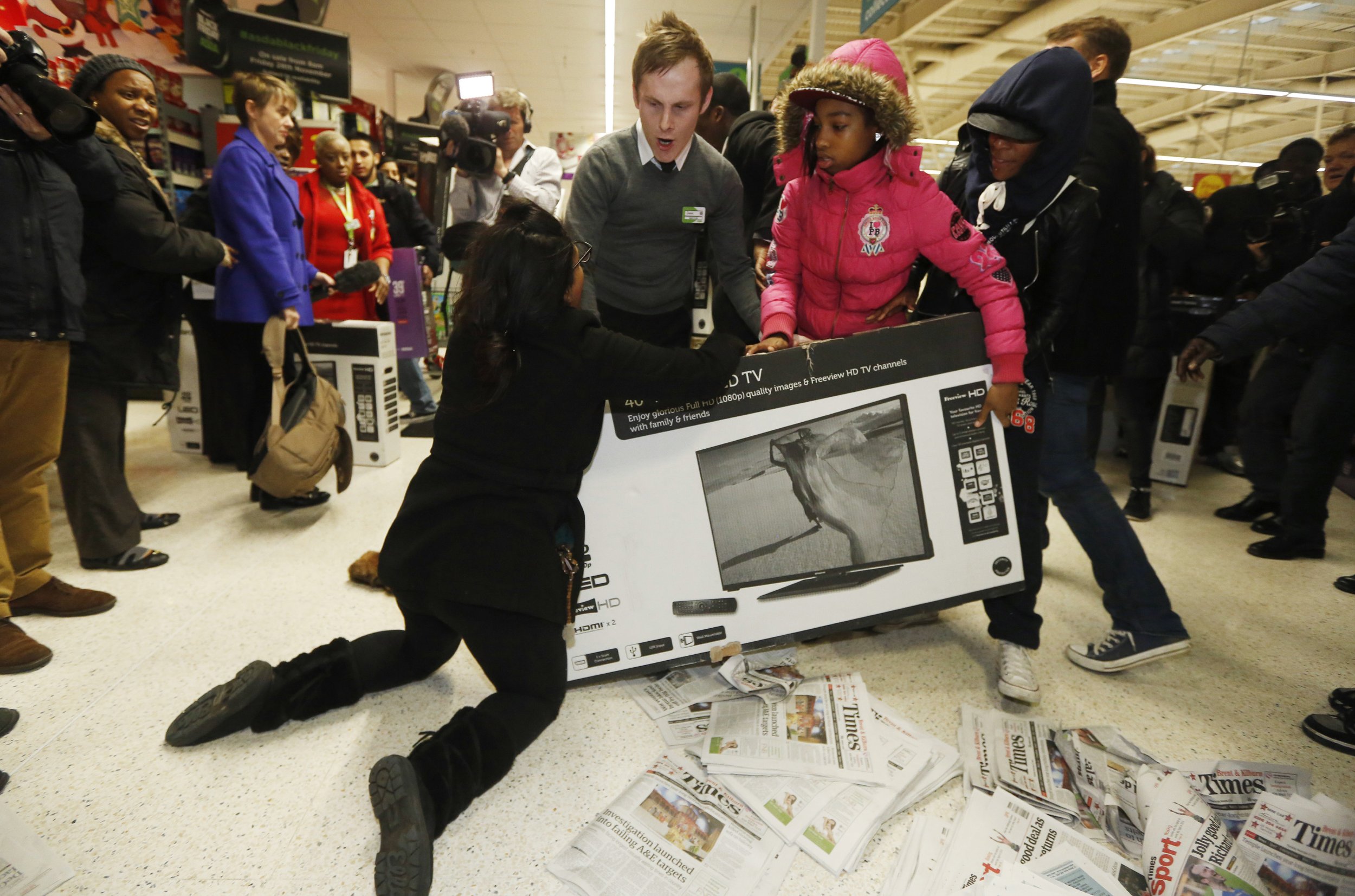 Black Friday Fights 2014 Shoppers Scramble For Holiday Deals At Stores