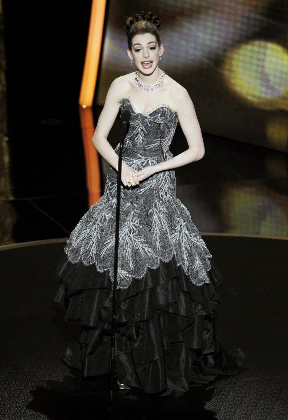 Oscar host, Anne Hathaway