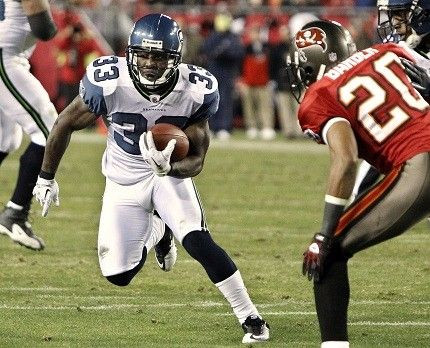 Washington signs a contract with the Seahawks