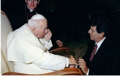 Cuban dissident Oswaldo Paya Sardinas [Photo:Paya Sardinas with John Paul II]
