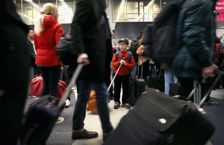 Christmas travel, airport crowds 