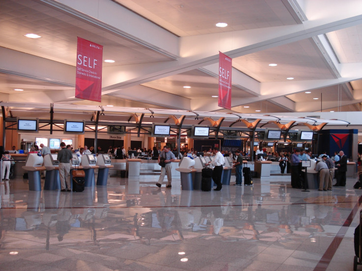 Delta_check_in_at_ATL