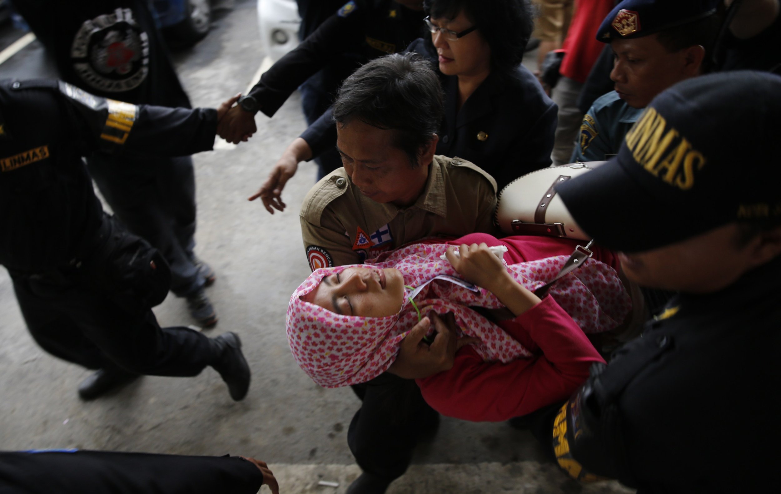 AirAsia Flight QZ 8501: Search Teams Spot Debris, Bodies, Relatives ...