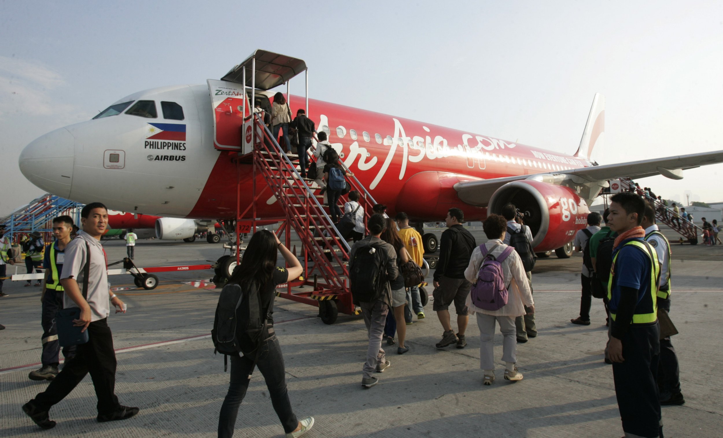 After Flight 8501 Disaster, Another AirAsia Flight Overshoots Runway At ...