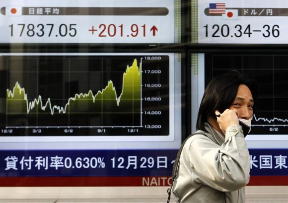 Euro starts 2015 at new lows_Asia