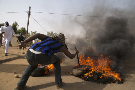 Niger protest tire