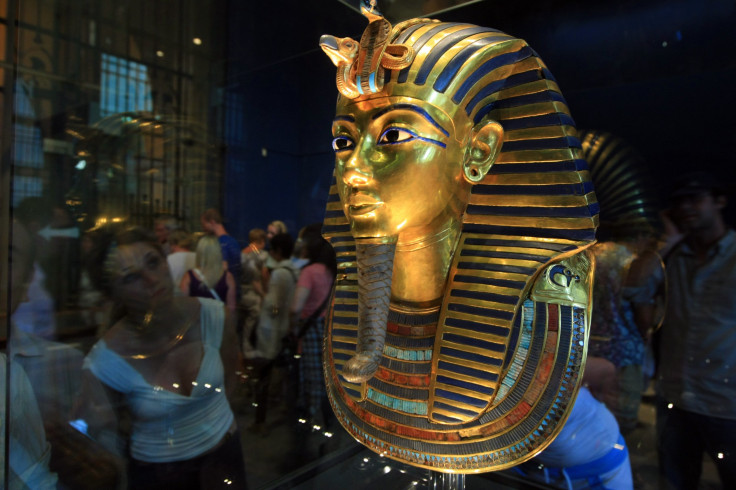 Tutankhamun mask damaged