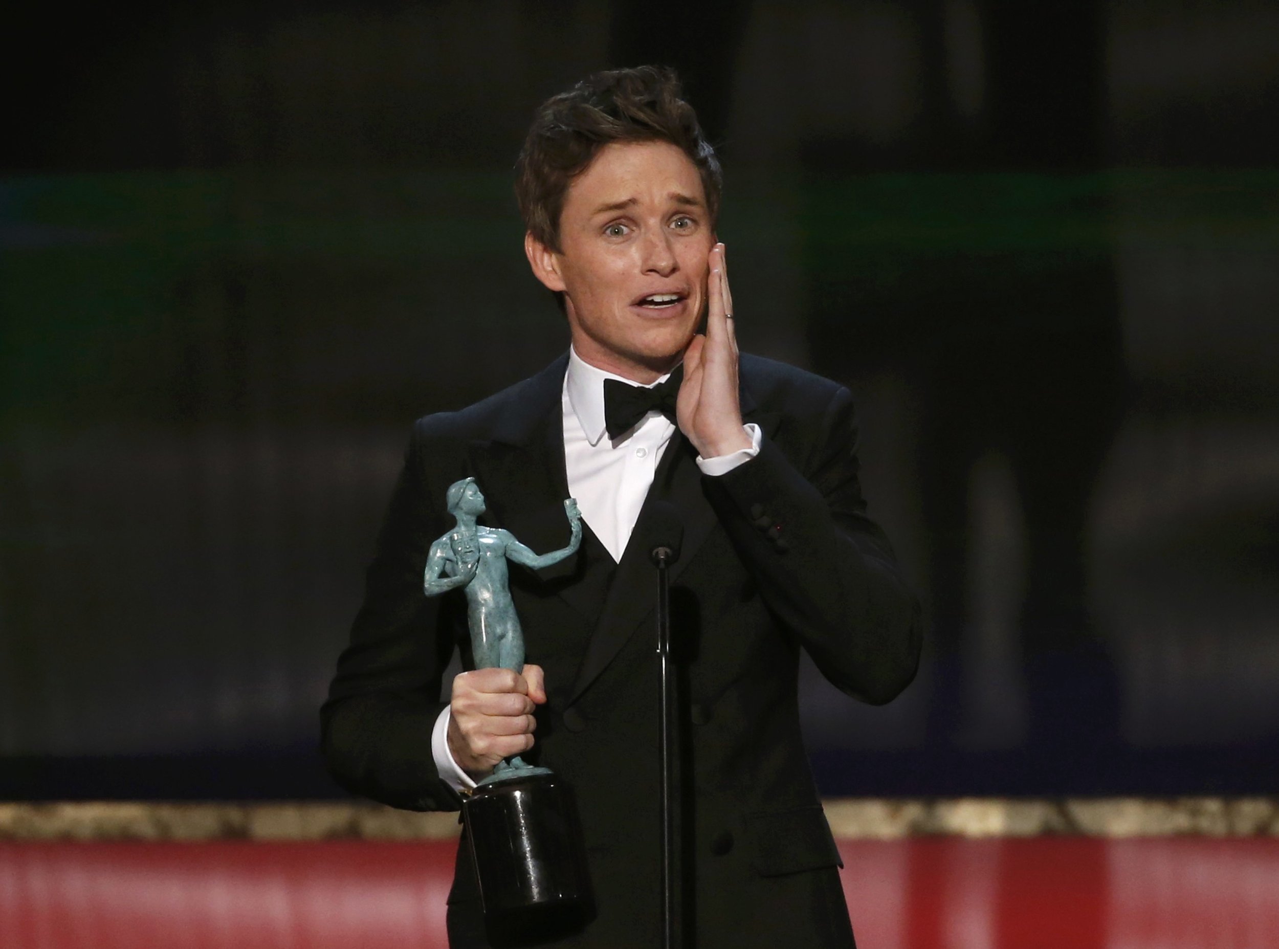 Eddie Redmayne Dedicates SAG Award Win To ALS Patients; Watch Emotional