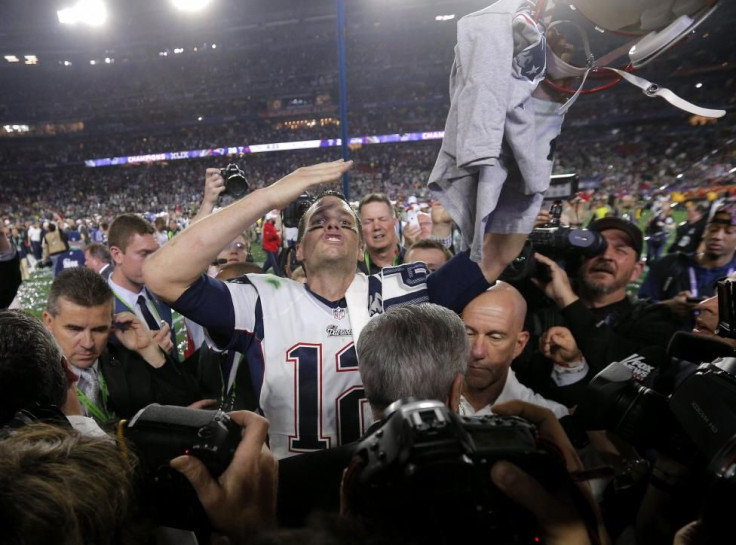 Brady kisses to crowd