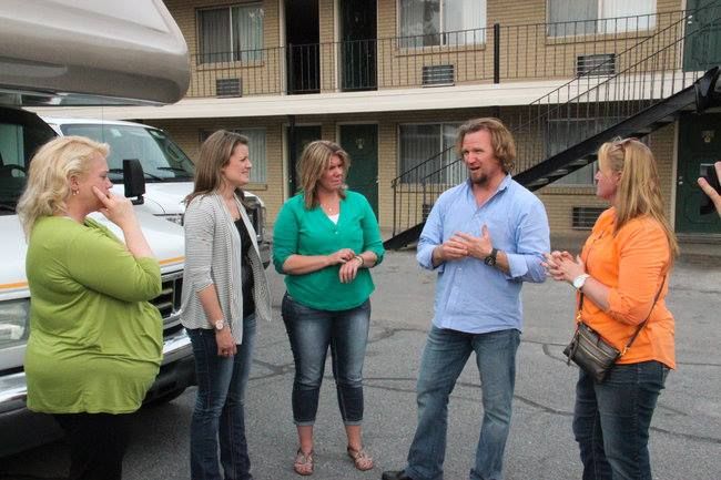 'Sister Wives' Divorce: Kody Brown Divorces First Wife To Marry Robyn ...