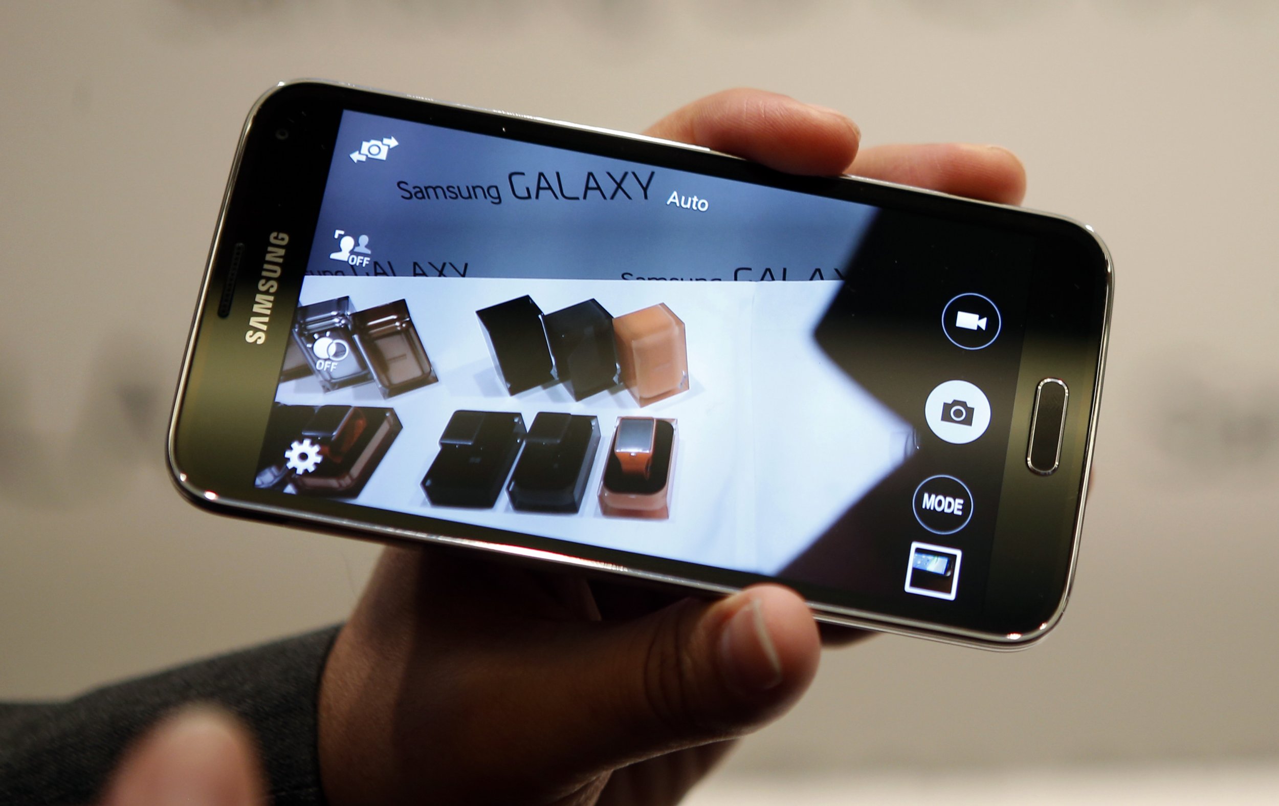 Galaxy s обзор. Samsung s5. Samsung Galaxy one5. Телефон самсунг галакси s5. Линейка самсунг галакси s.