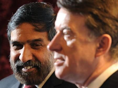 Britains Business Secretary Peter Mandelson R speaks with Indias Commerce Minister Anand Sharma in central London February 4, 2010. 
