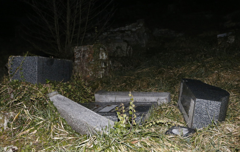 Jewishgraves-vandalized-France