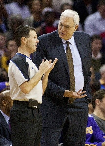 Phil Jackson's Lakers beat the Bobcats 92-84